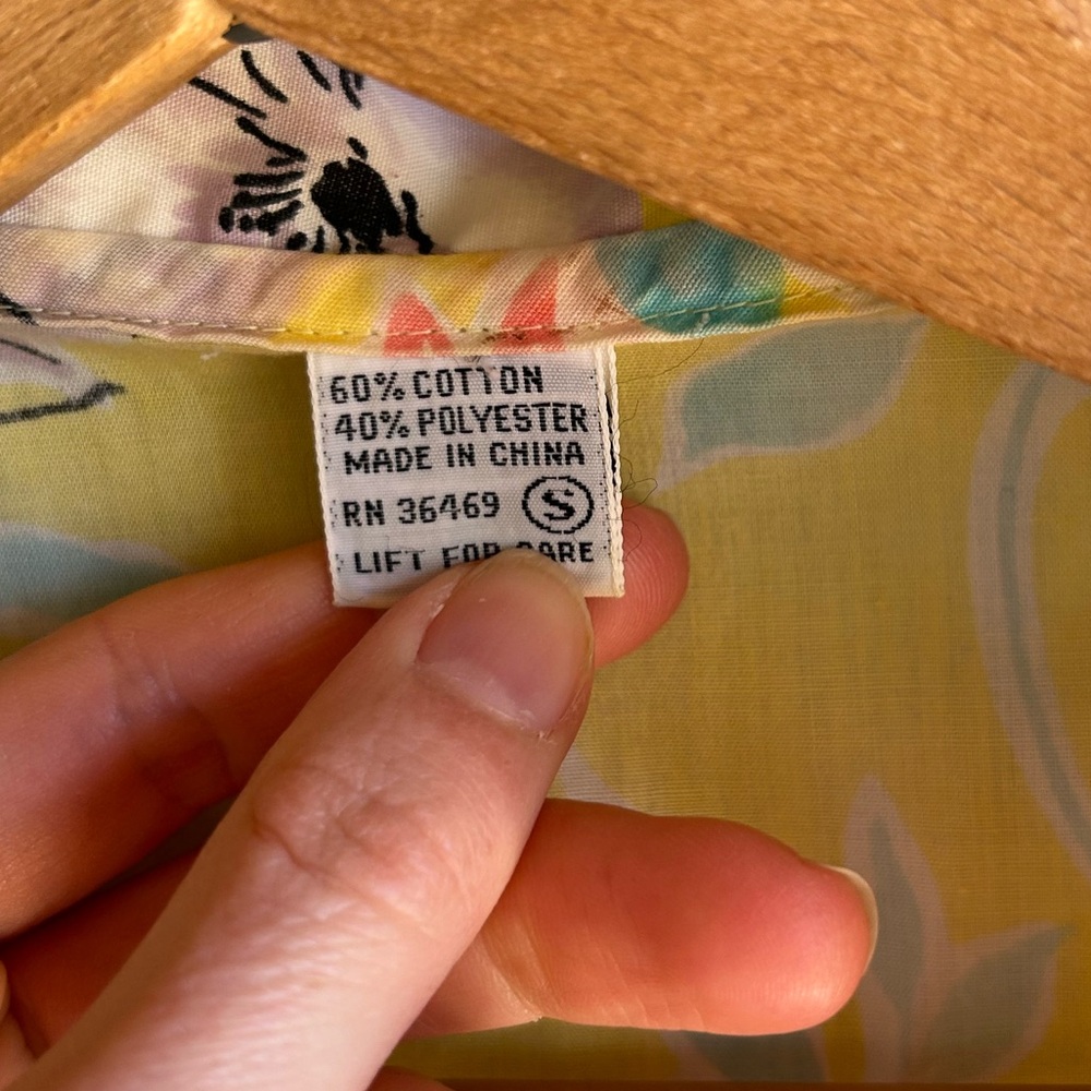 Vintage house dress, size small, yellow florals - Picture 8 of 9